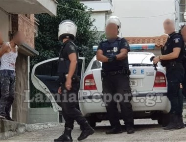 Πρωτοφανές περιστατικό στην Λαμία: Μαχαίρωσε χωρίς λόγο την φίλη της αδελφής του μπροστά στα ανίψια του (φωτό)